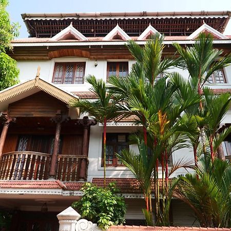 Hotel White Rose Kochi Buitenkant foto