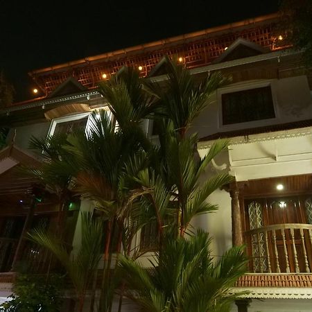Hotel White Rose Kochi Buitenkant foto