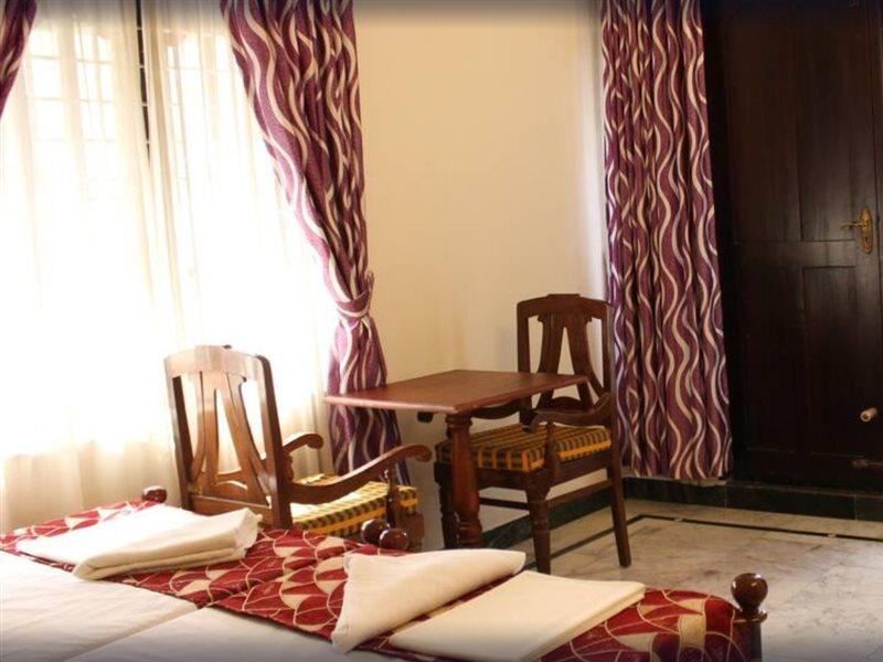 Hotel White Rose Kochi Buitenkant foto