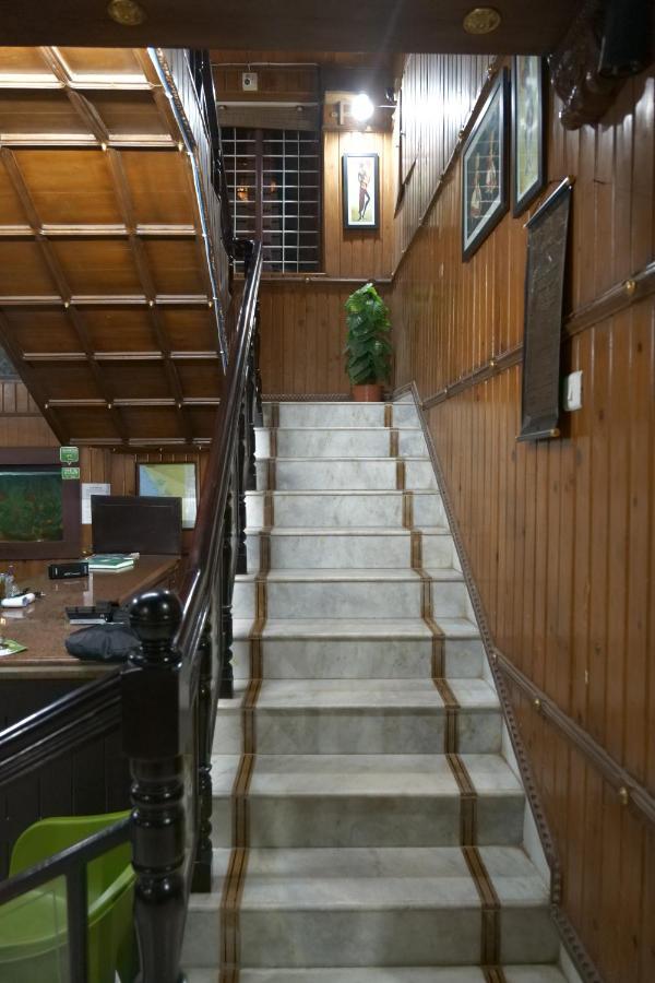 Hotel White Rose Kochi Buitenkant foto