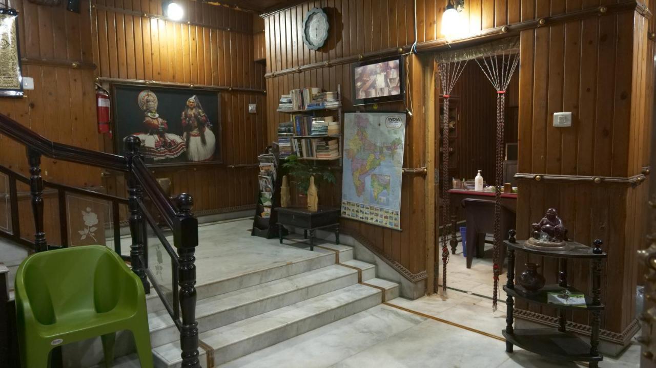 Hotel White Rose Kochi Buitenkant foto