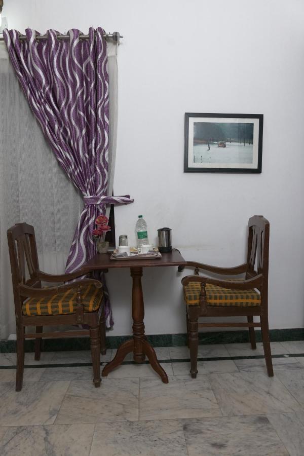 Hotel White Rose Kochi Buitenkant foto