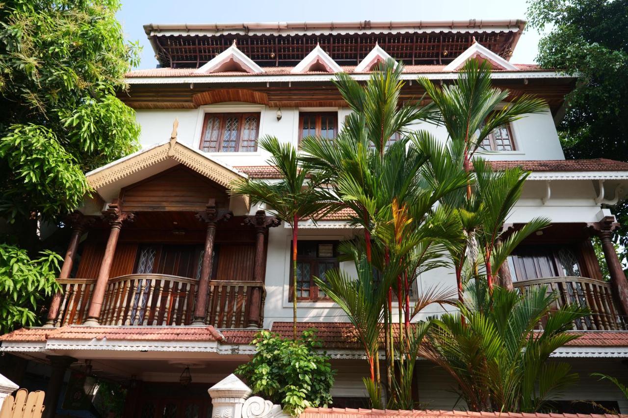 Hotel White Rose Kochi Buitenkant foto