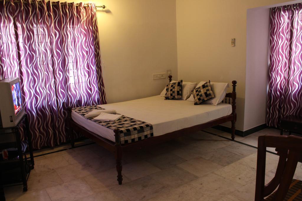 Hotel White Rose Kochi Buitenkant foto