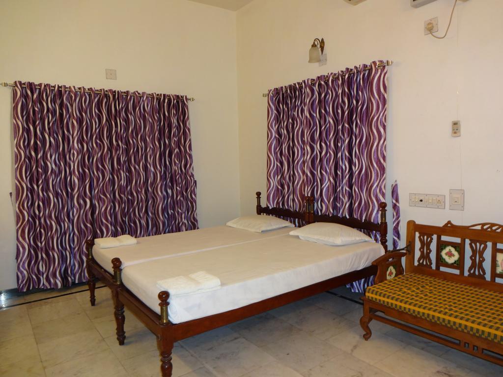 Hotel White Rose Kochi Buitenkant foto