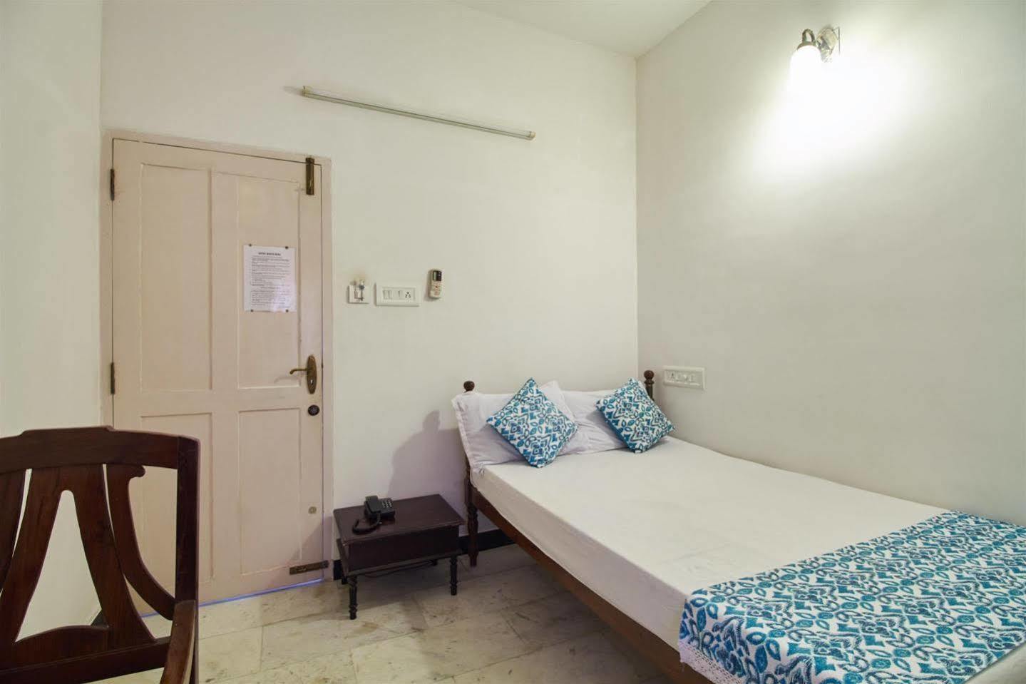 Hotel White Rose Kochi Buitenkant foto