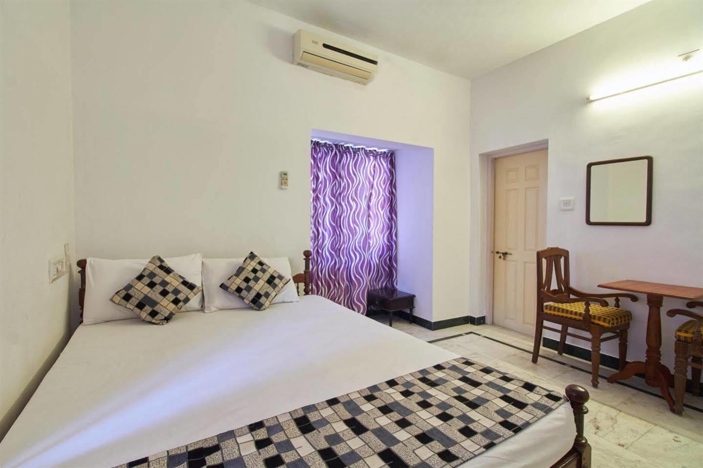Hotel White Rose Kochi Buitenkant foto