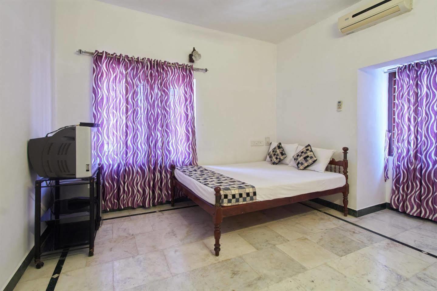 Hotel White Rose Kochi Buitenkant foto