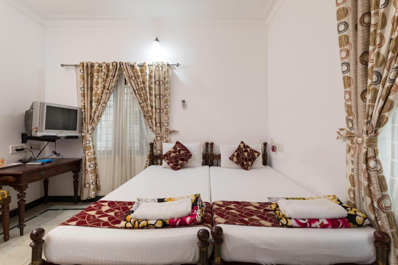 Hotel White Rose Kochi Buitenkant foto