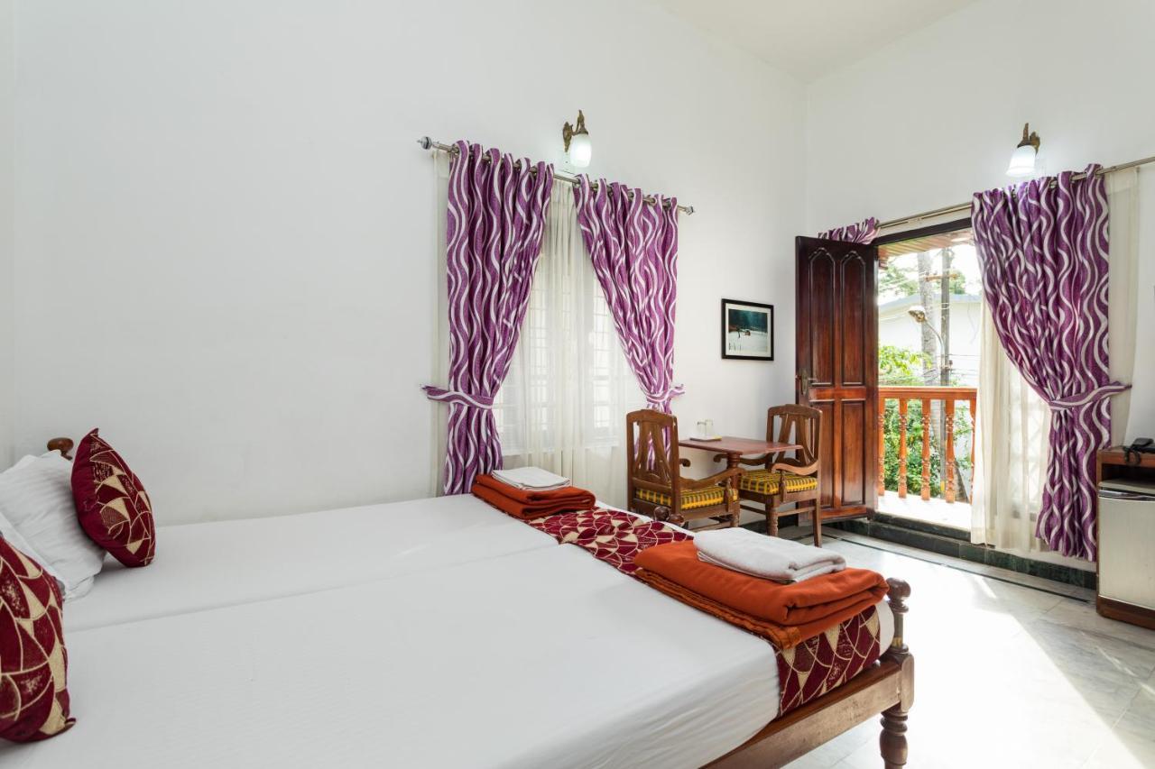 Hotel White Rose Kochi Buitenkant foto