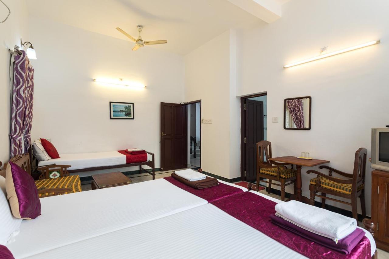 Hotel White Rose Kochi Buitenkant foto