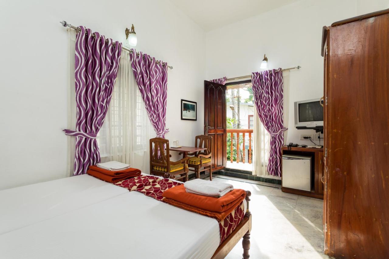 Hotel White Rose Kochi Buitenkant foto