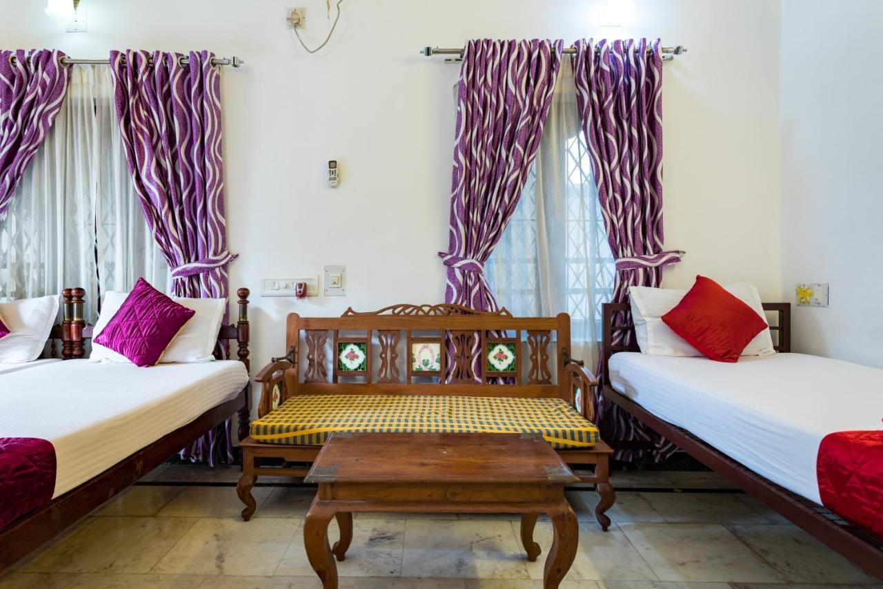 Hotel White Rose Kochi Buitenkant foto