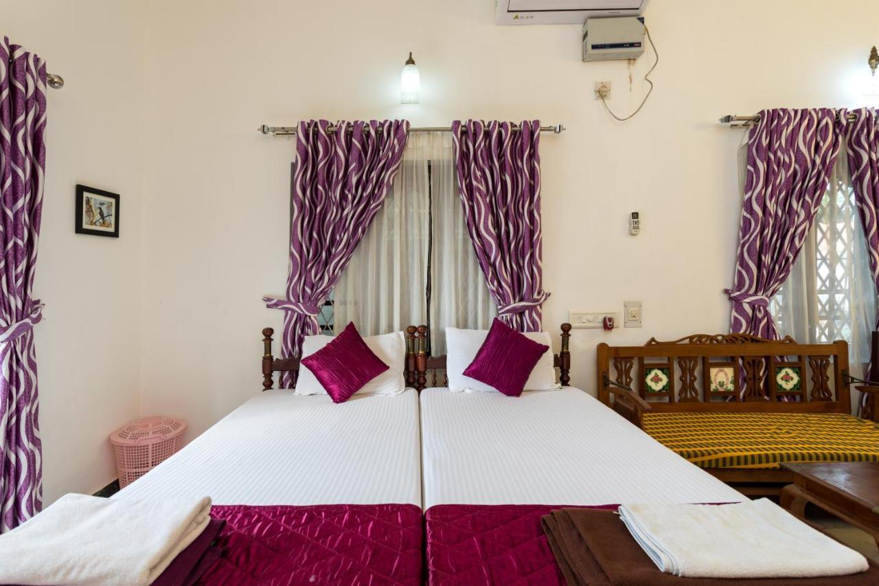 Hotel White Rose Kochi Buitenkant foto