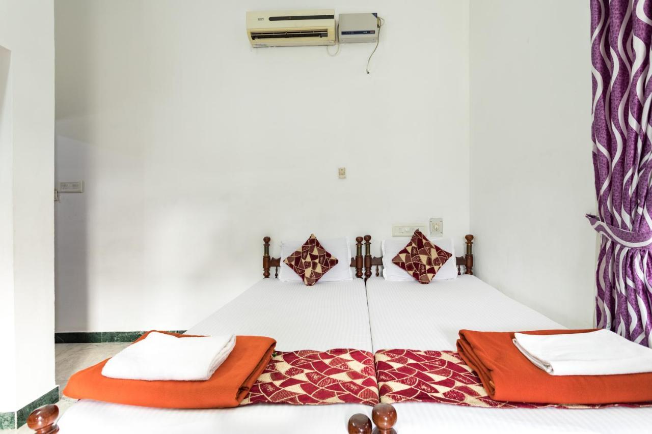 Hotel White Rose Kochi Buitenkant foto
