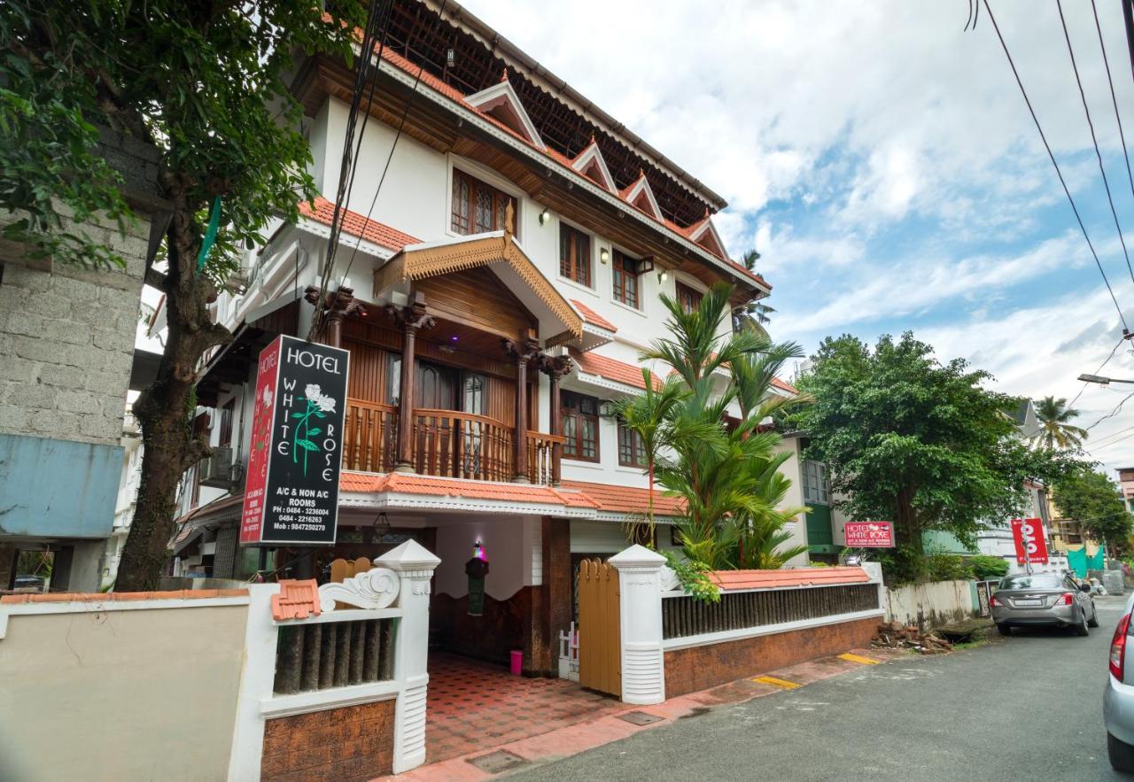 Hotel White Rose Kochi Buitenkant foto