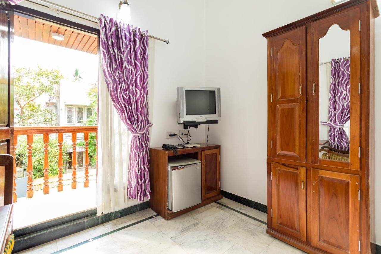 Hotel White Rose Kochi Buitenkant foto