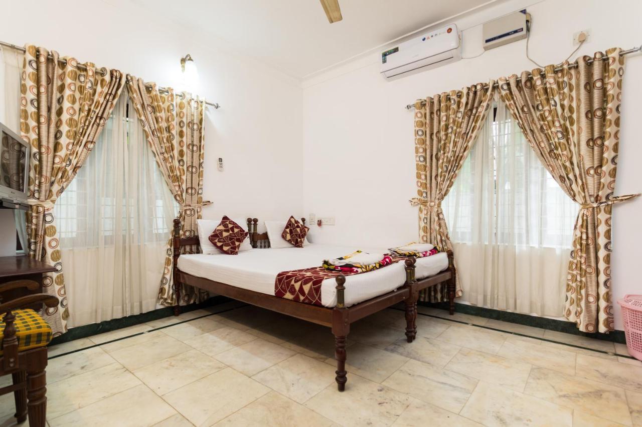 Hotel White Rose Kochi Buitenkant foto
